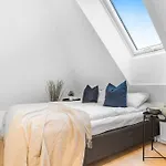 New! Huge Modern Apartment! Fit For Two Families! *