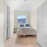 公寓 New! Huge Modern Apartment! Fit For Two Families!