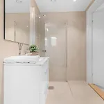 New! Huge Modern Apartment! Fit For Two Families! 卑爾根
