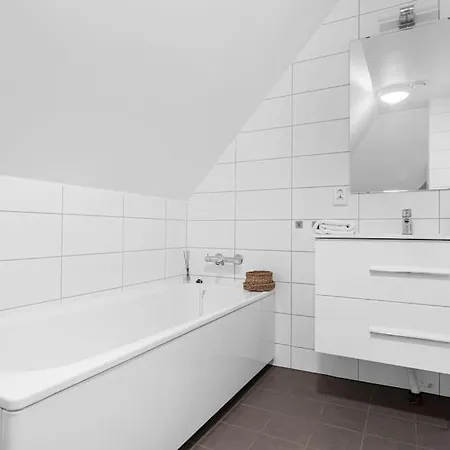 Leilighet New! Huge Modern Apartment! Fit For Two Families! Bergen