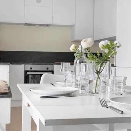 New! Huge Modern Apartment! Fit For Two Families! 公寓