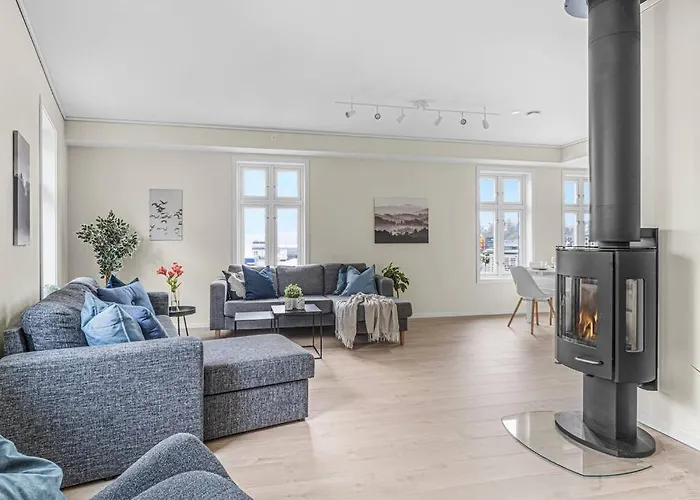 New! Huge Modern Apartment! Fit For Two Families! Appartement Bergen
