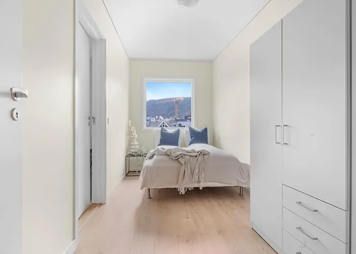 Apartmán New! Huge Modern Apartment! Fit For Two Families!